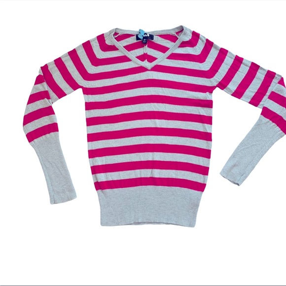 Beautiful Soft V-Neck Sweater - Picture 1 of 3